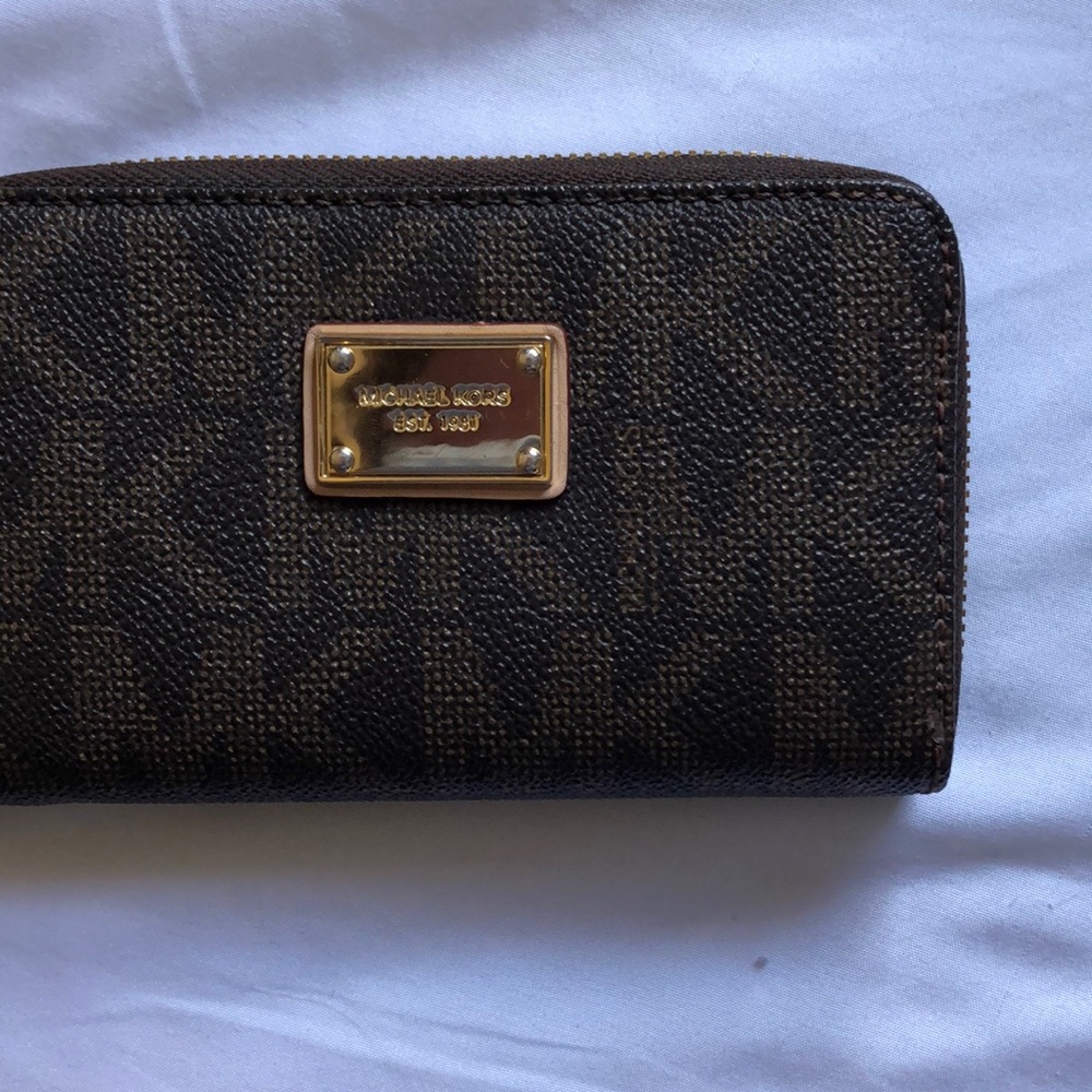 Michael Kors wristlet - Picture 2 of 4